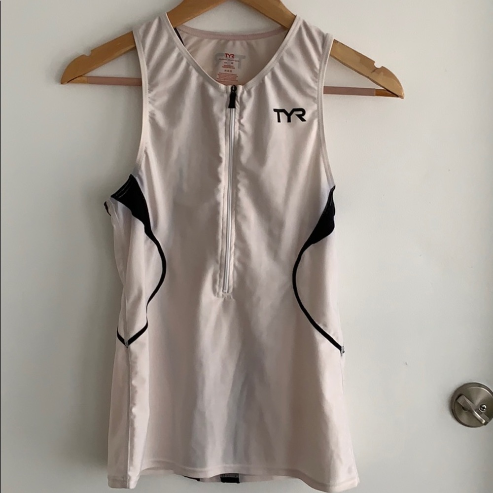 Tyr- fitness women’s triathlon swim shirt size m